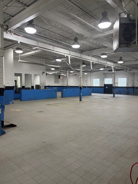 More Photos Of 2011 St Clair Ave NE, Cleveland Auto Repair For Sale