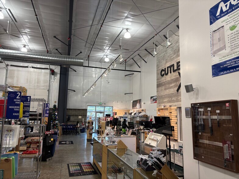 More Photos Of 1953-1977 Fowler St, Richland Service For Lease