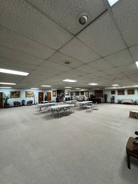 More Photos Of 8716 SE 15th St, Oklahoma City Distribution For Sale