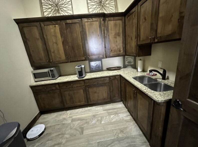 More Photos Of 2651 Highway 44, Robstown Service For Sale