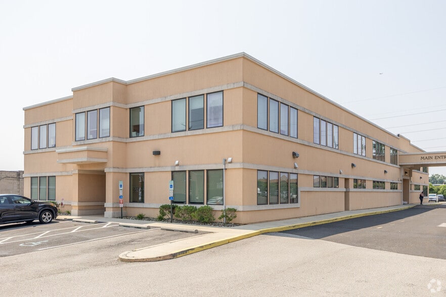 Primary Photo Of 2000 Grant Ave, Philadelphia Medical For Sale