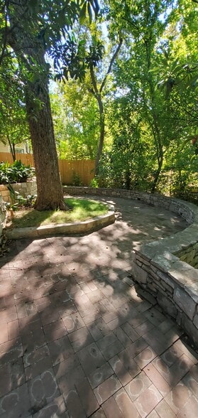 More Photos Of 1405 E 38th 1/2 St, Austin Office For Lease