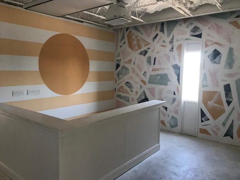 More Photos Of 1016 W Church St, Orlando Showroom For Lease