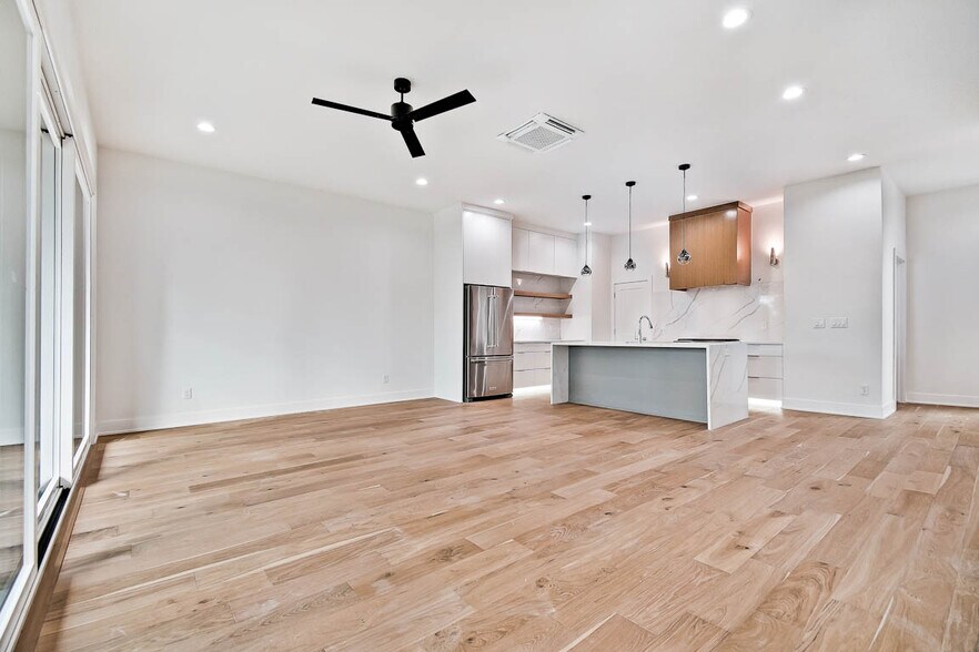 More Photos Of 204 9th St, Bentonville Apartments For Sale