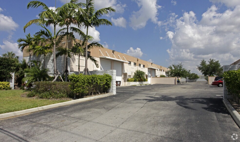 More Photos Of 8335-8349 NW 64th St, Miami Light Distribution For Sale