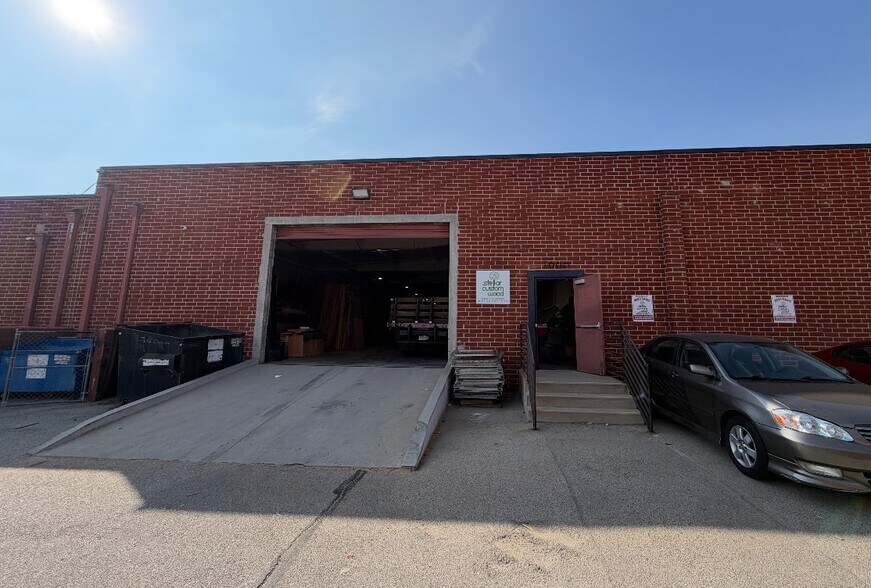 More Photos Of 7608-7684 N Clybourn Ave, Sun Valley Light Manufacturing For Lease