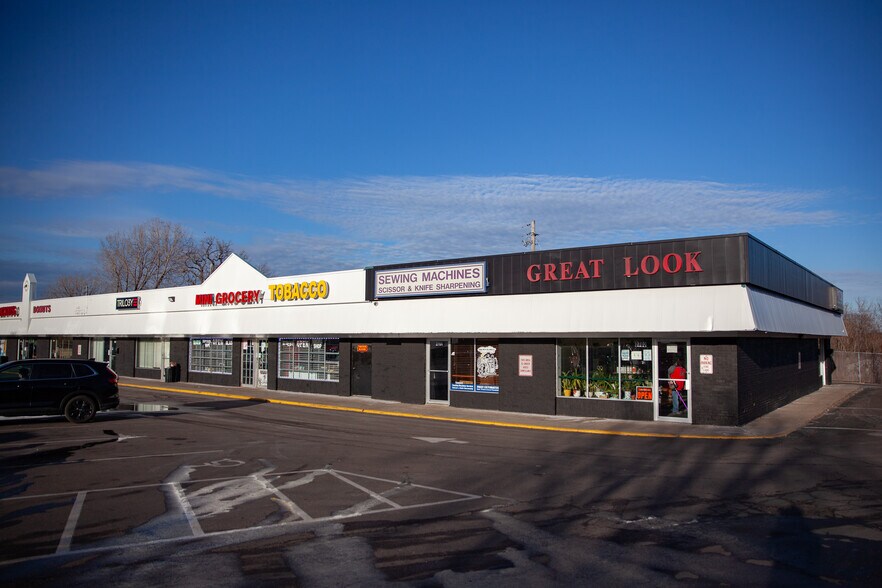 More Photos Of 2700-2750 N Douglas Dr N, Crystal Freestanding For Sale