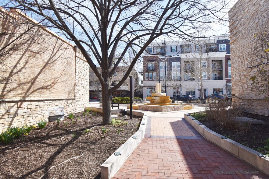 More Photos Of 4740 Main St, Lisle Storefront For Lease