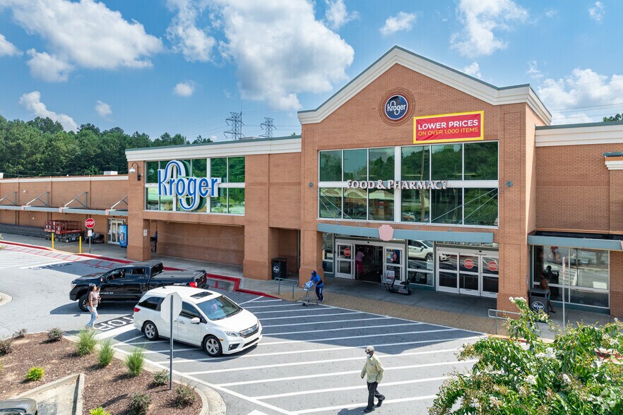 Primary Photo Of 5656-5664 Jonesboro Rd, Lake City Unknown For Lease