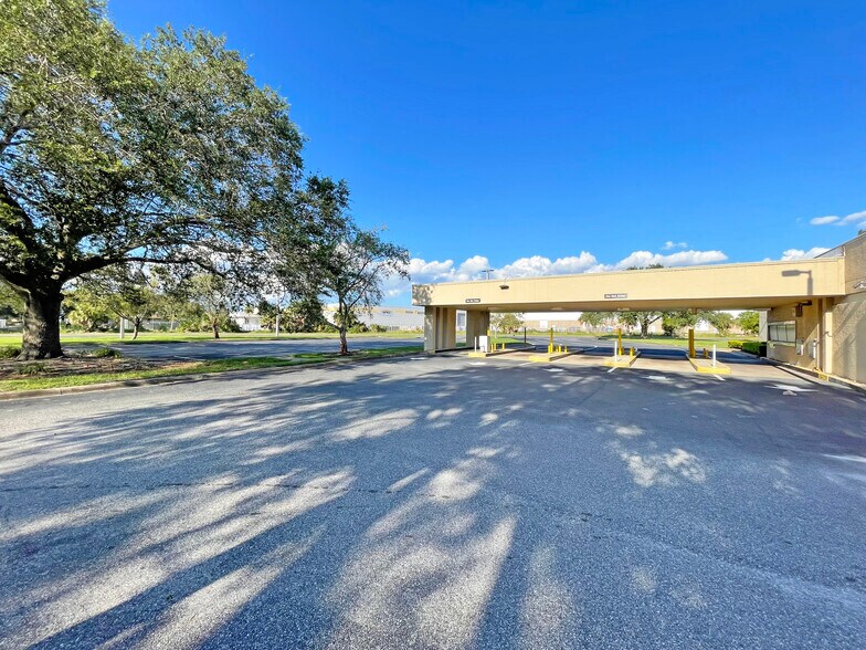 More Photos Of 2293 Sand Lake Rd, Orlando Bank For Lease