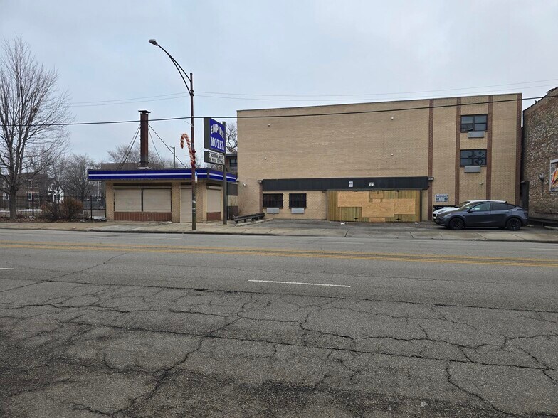 Primary Photo Of 7621 S Cottage Grove Ave, Chicago Hotel For Sale