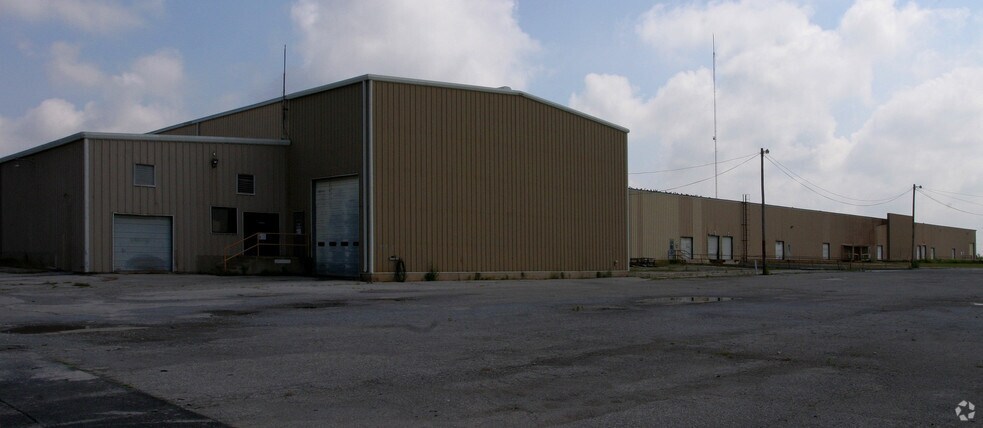 More Photos Of 8600 S I-35 Service Rd, Oklahoma City Warehouse For Sale
