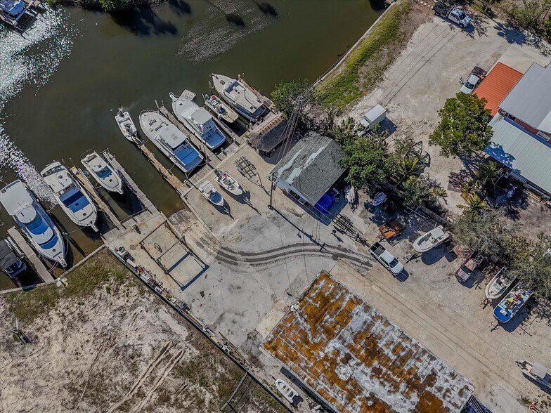 More Photos Of 17671-17681 San Carlos Blvd, Fort Myers Marina For Sale