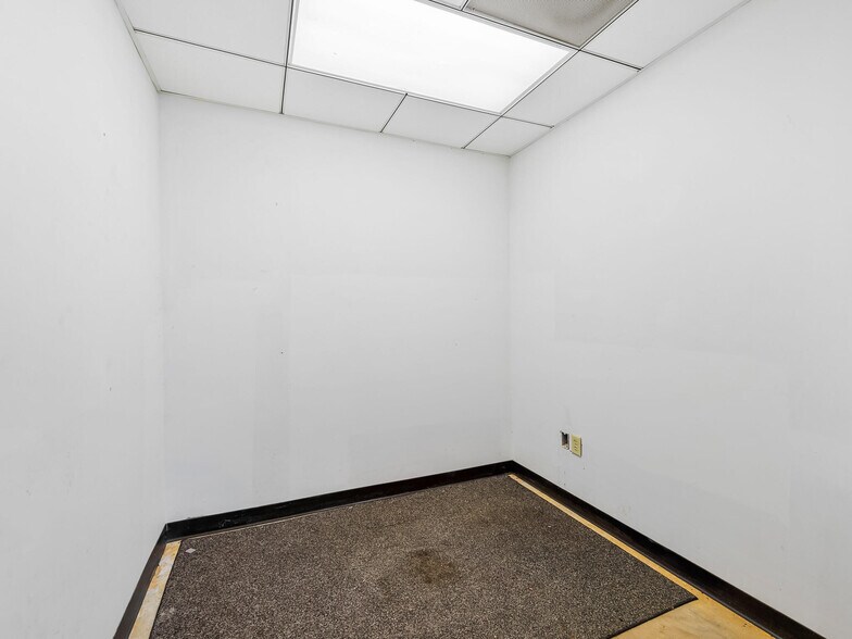 More Photos Of 82 Old Mars Hill Hwy, Weaverville Flex For Lease