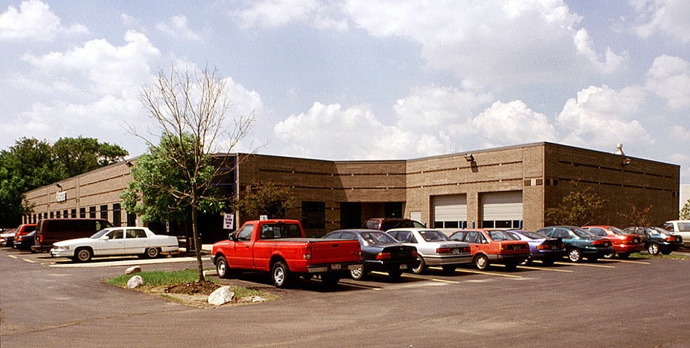 More Photos Of 620-630 S Butterfield Rd, Mundelein Industrial For Lease