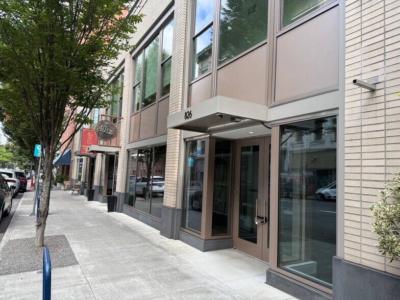 More Photos Of 826 SW 2nd Ave, Portland Storefront For Lease