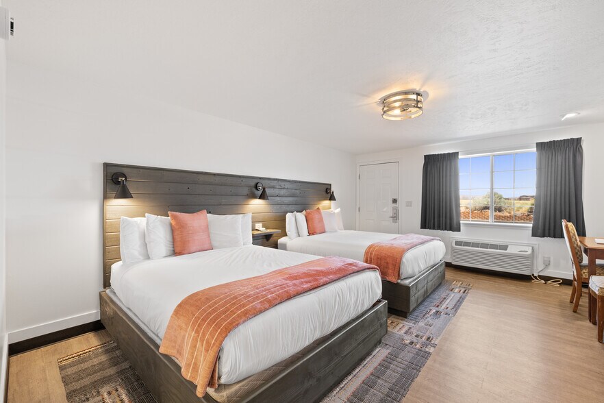 More Photos Of 955 E Utah State Route 24, Torrey Hotel For Sale
