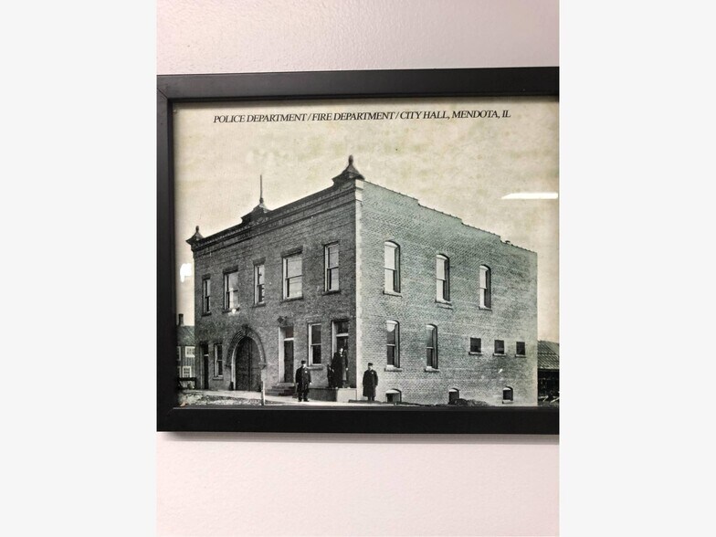 More Photos Of 801 Sixth St, Mendota Storefront Retail Residential For Sale