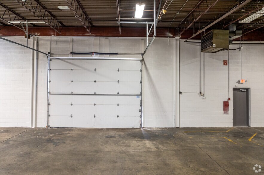 More Photos Of 3960 Summit Rd, Norton Flex For Lease