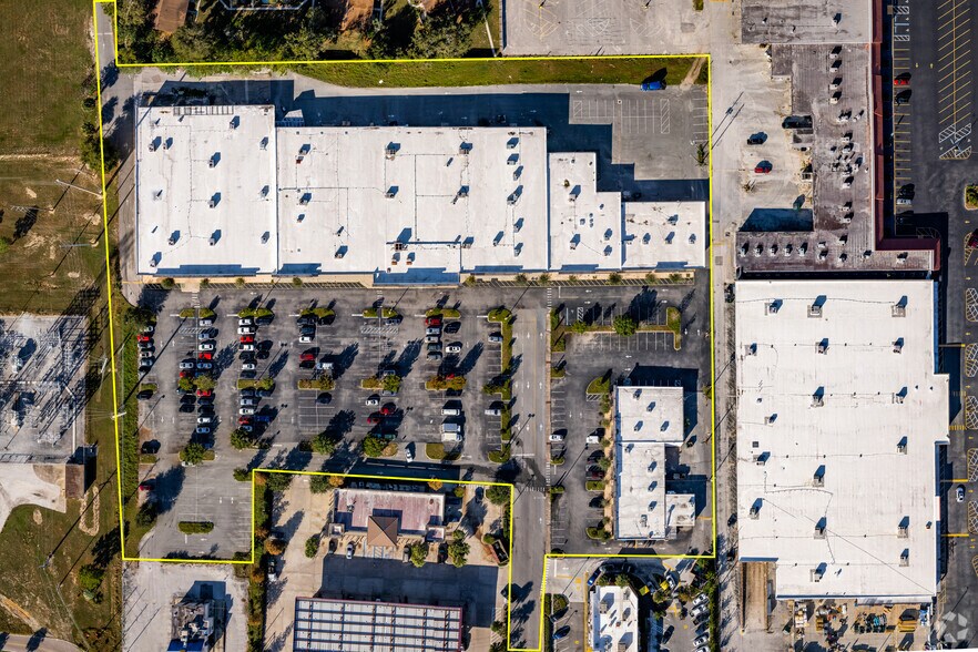 More Photos Of 2816-2830 S Bay St, Eustis General Retail For Lease