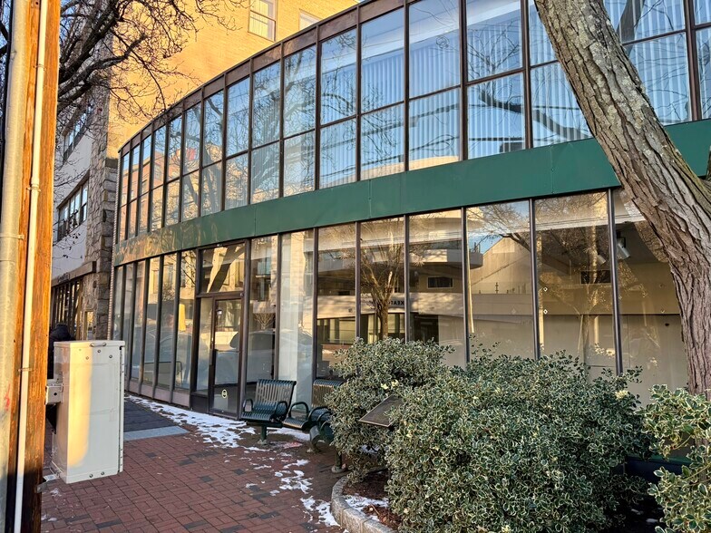 More Photos Of 4 Grace Ave, Great Neck Office For Lease