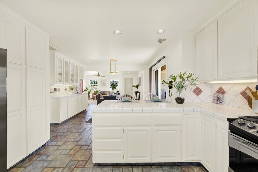 More Photos Of 5050 Melissa Ln, Vacaville Light Manufacturing For Sale