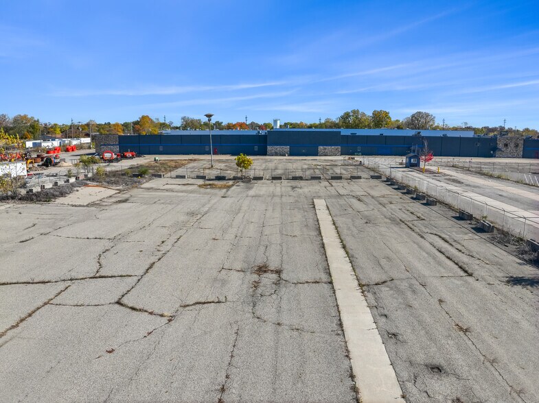 More Photos Of 2010 N Dort Hwy, Flint Service For Sale