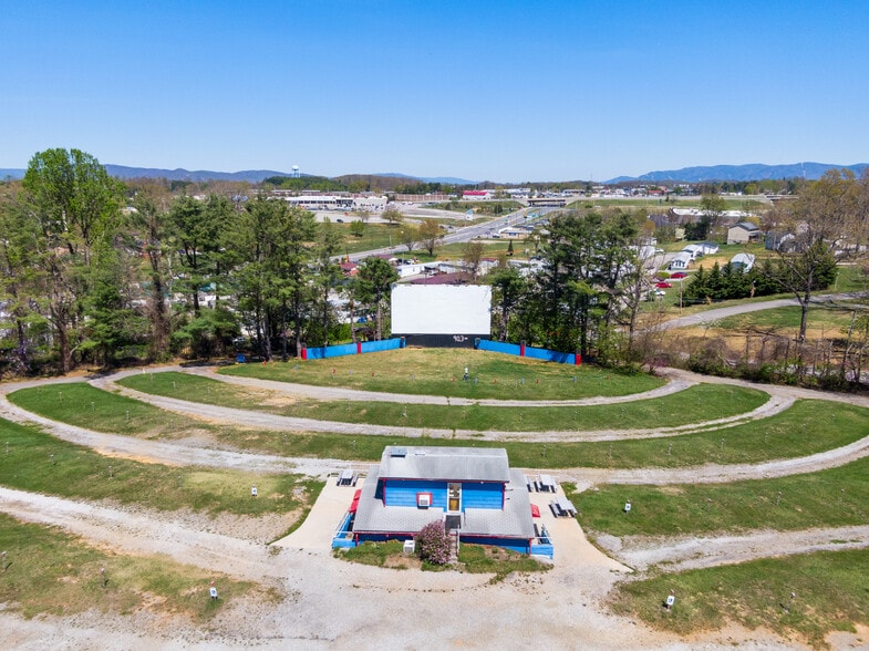 More Photos Of 275 Starlight Dr, Christiansburg Theater Concert Hall For Sale