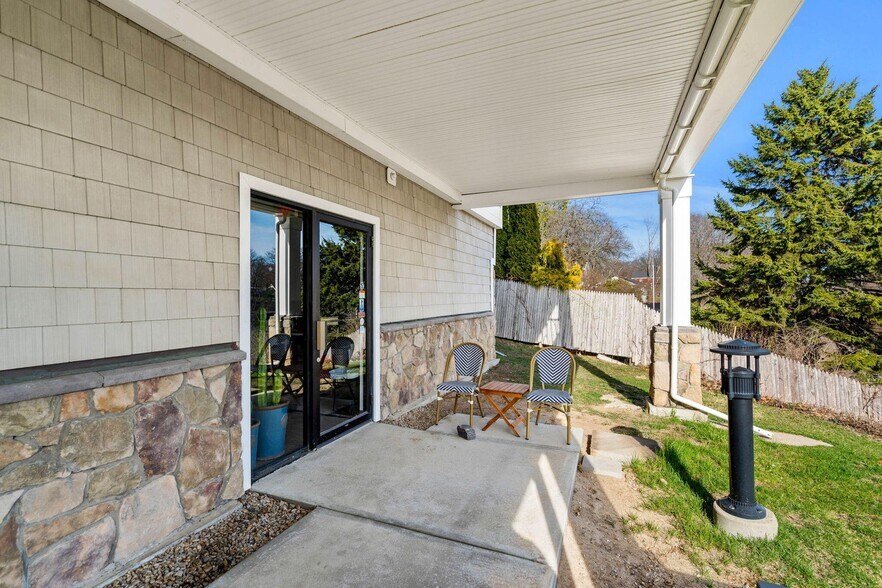 More Photos Of 19 Bridge St, Kittery Coworking Space
