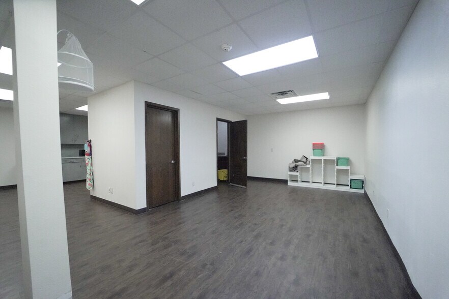More Photos Of 402 E Guadalupe St, Victoria Freestanding For Sale