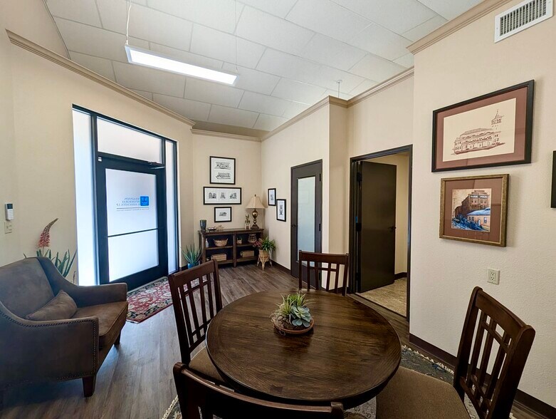 More Photos Of 545 E Redd Rd, El Paso Office For Sale