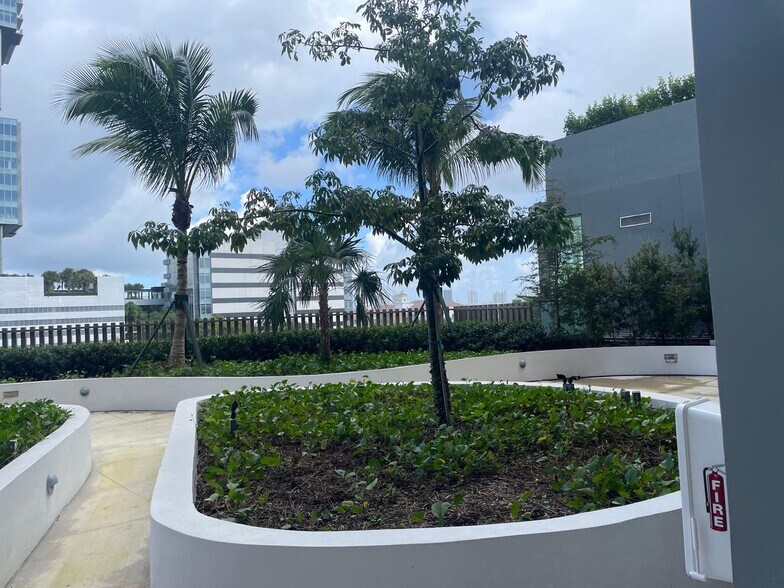 More Photos Of 21290 Biscayne, Aventura Office For Lease