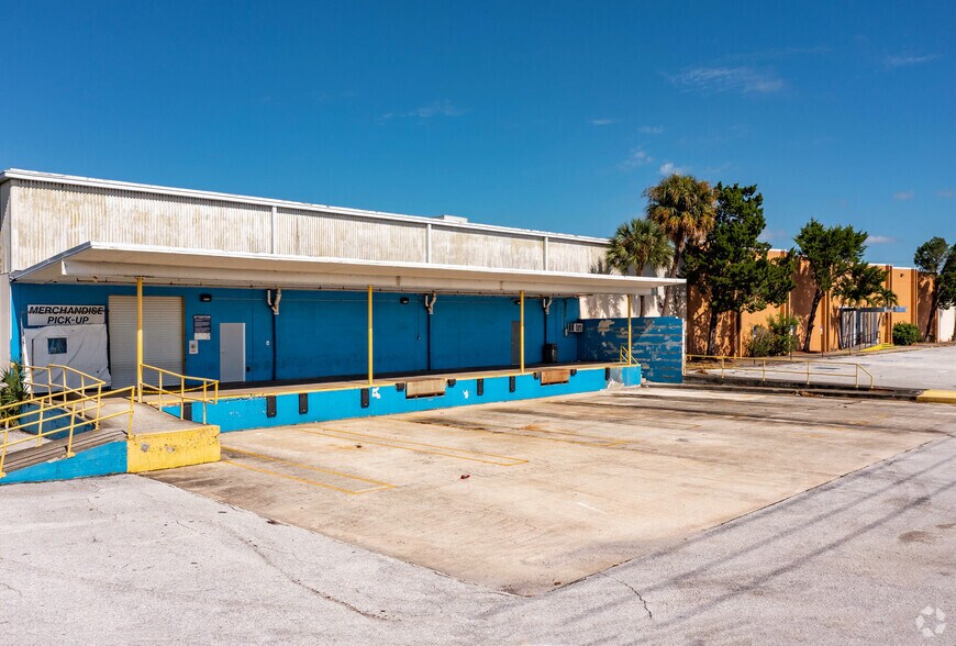 More Photos Of 4600 Park St N, Saint Petersburg Warehouse For Sale
