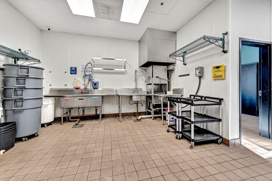 More Photos Of 4280 W Martin Luther King Blvd, Fayetteville Restaurant For Sale