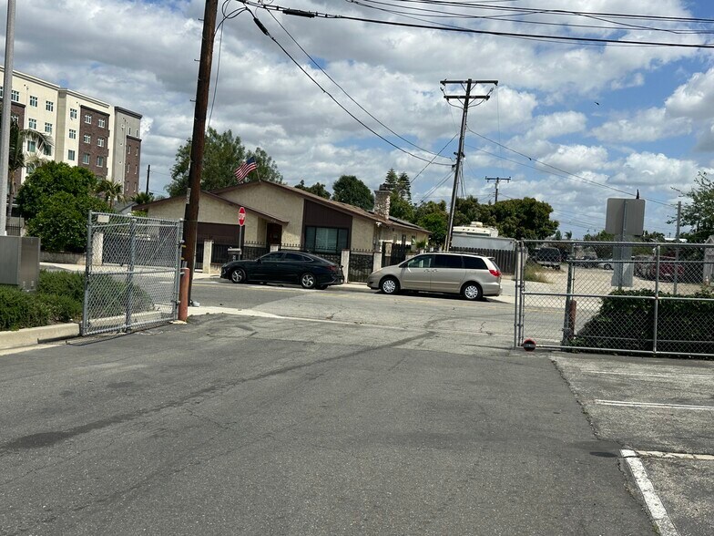 More Photos Of 219 S 3rd Ave, La Puente Warehouse For Lease