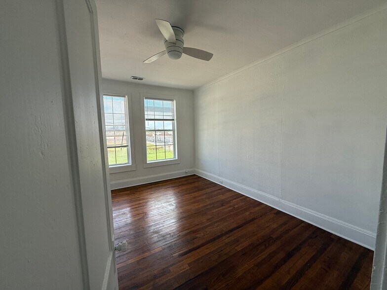 More Photos Of 150 Church St SW, Pelham Office Residential For Sale
