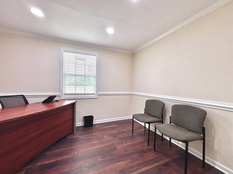 More Photos Of 809 Katie St, Fayetteville Office For Lease