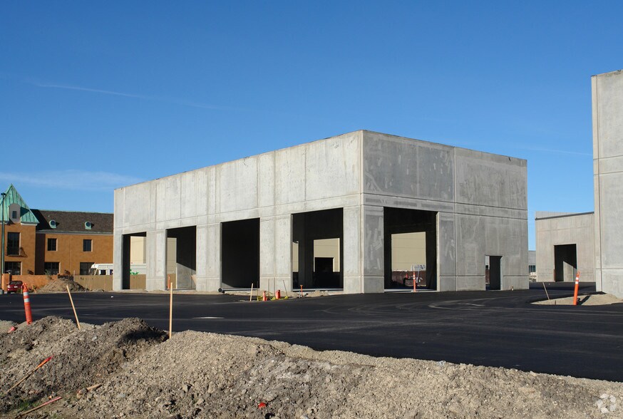 More Photos Of 3991 N Freeway Blvd, Sacramento Warehouse For Lease