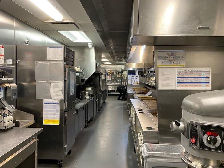 More Photos Of 9700 State Route 14, Streetsboro Freestanding For Lease