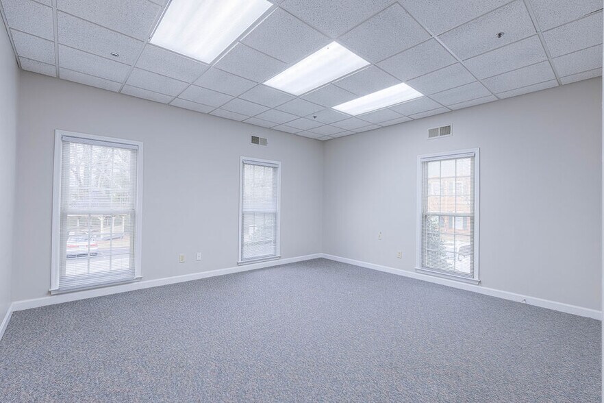 More Photos Of 1111 Cambridge Sq, Alpharetta Office Residential For Lease