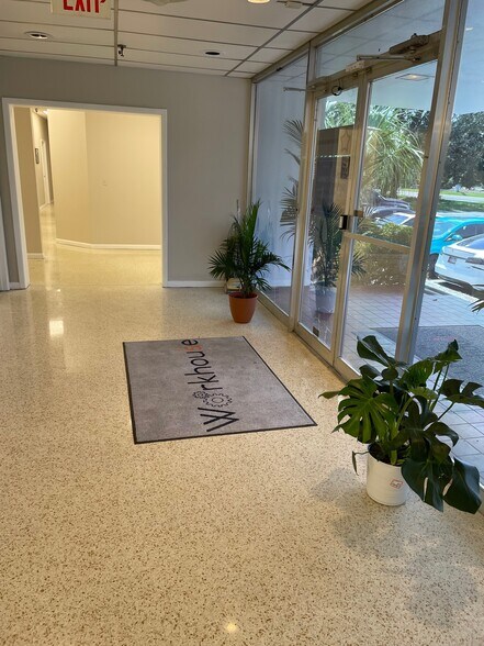 More Photos Of 6818-6824 S Manhattan Ave, Tampa Industrial For Lease