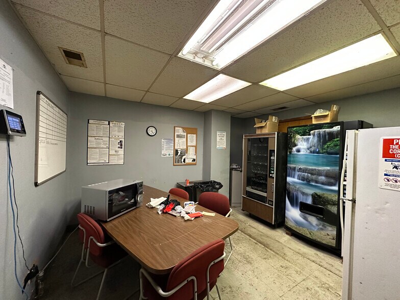 More Photos Of 126 S Griffith St, El Dorado Warehouse For Sale