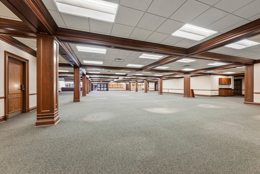 More Photos Of 226 2nd St SE, Cedar Rapids Office For Sale