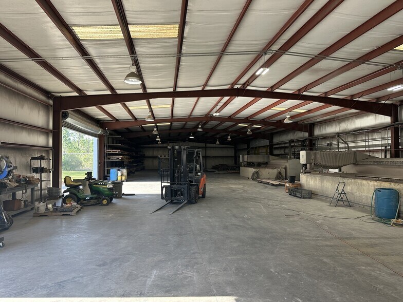 More Photos Of 21051 Coastal Pky, Gulfport Industrial For Lease