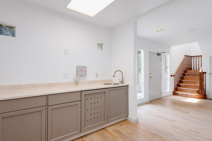 More Photos Of 424 Pico Blvd, Santa Monica Loft Creative Space For Lease
