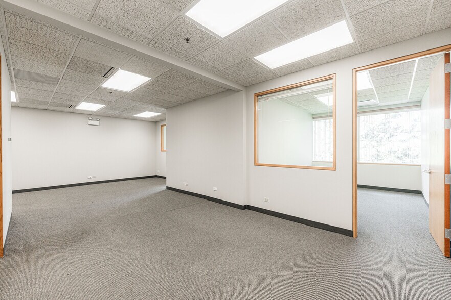 More Photos Of 290 Springfield Dr, Bloomingdale Medical For Lease