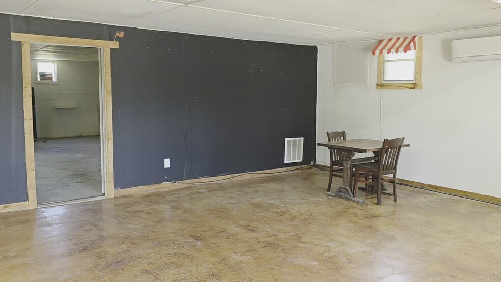 More Photos Of 110 County Road 421, Thorndale Freestanding For Sale