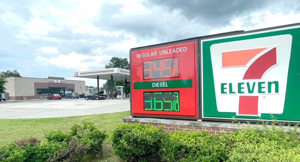 More Photos Of 1928 Holland Rd, Suffolk Convenience Store For Sale