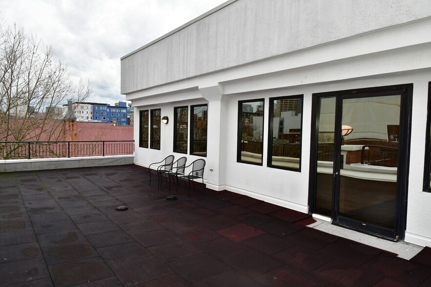 More Photos Of 1016 E Pike St, Seattle Loft Creative Space For Lease