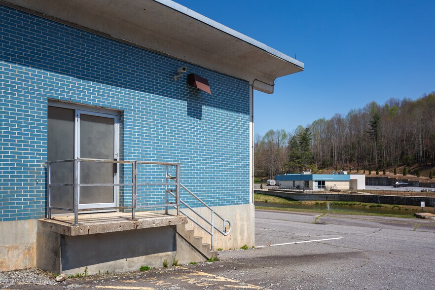 More Photos Of 1 Pari Dr, Rosman Specialty For Sale